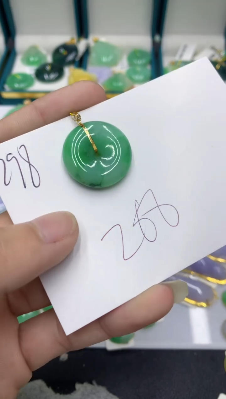 【闪购商品】翡翠颈饰18K金镶嵌翡翠