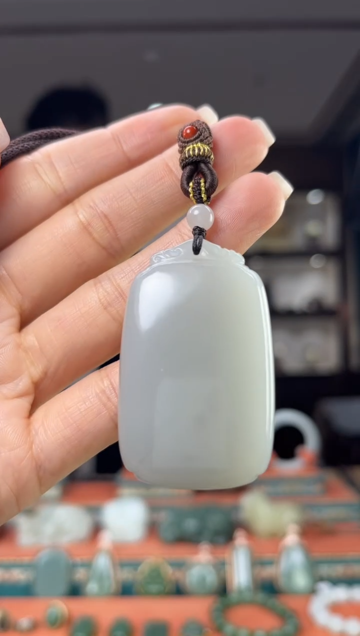 颈饰未镶嵌和田玉佩佩