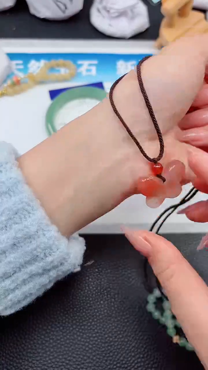 【闪购商品】石英质玉手镯未镶嵌蝴蝶