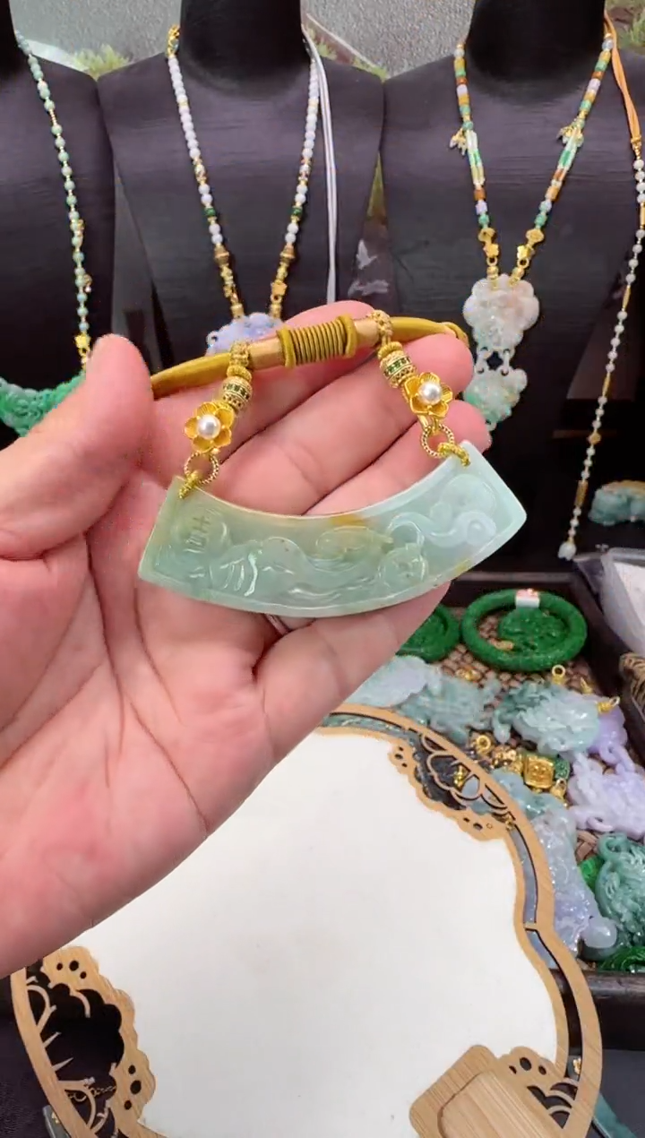 【闪购商品】翡翠颈饰未镶嵌拍照