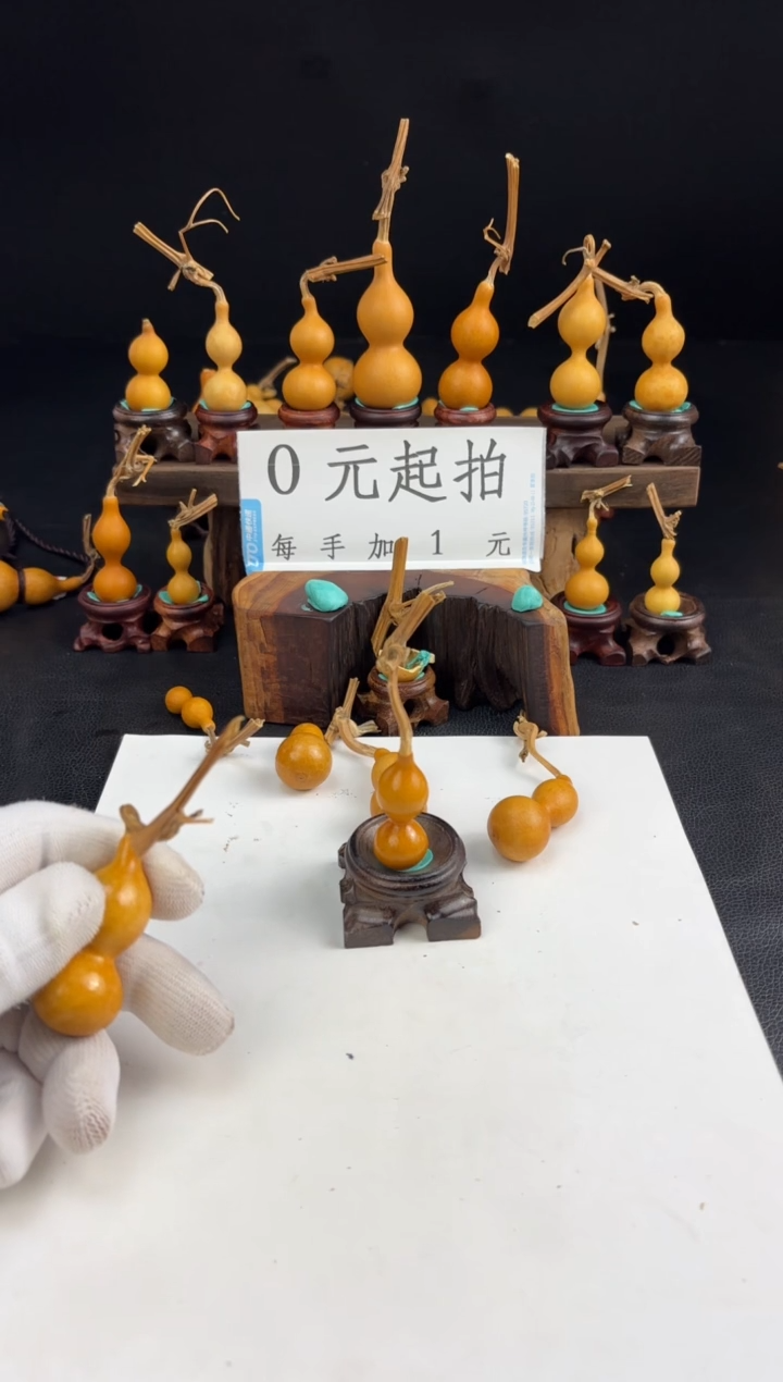 ℒ****乐葫芦天津嘴188车摆件