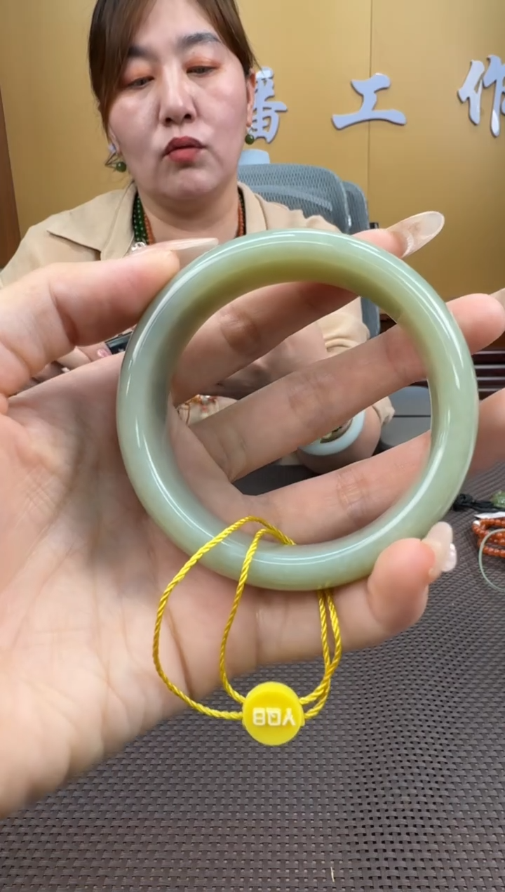 【闪购商品】和田玉手镯未镶嵌58