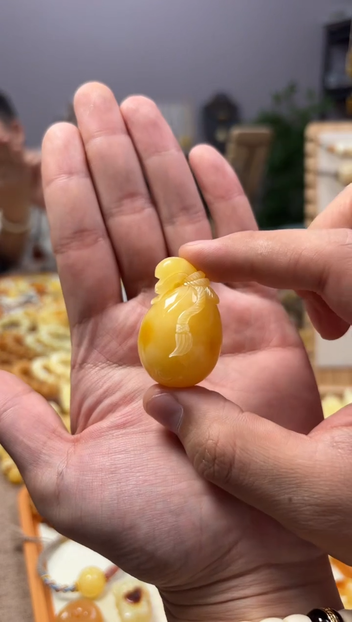 【闪购商品】蜜蜡裸石未镶嵌钱袋子