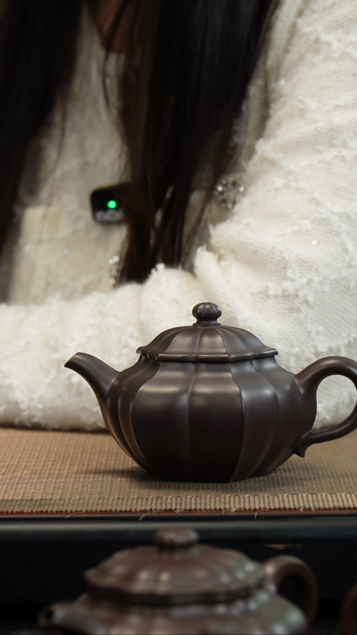 【闪购商品】紫砂茶壶茄皮老紫泥菱花