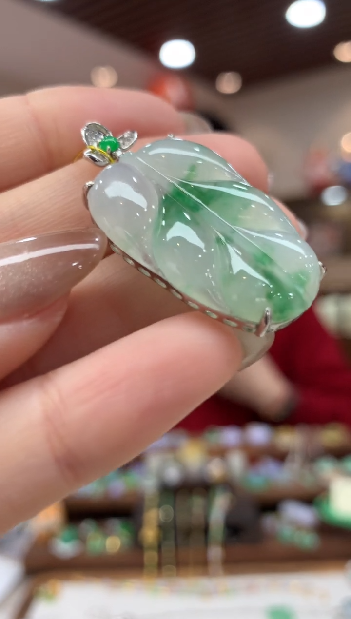 【闪购商品】翡翠吊坠(不含链)18K金镶嵌叶子