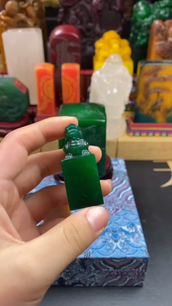 寿山石印石雅安绿兽钮章