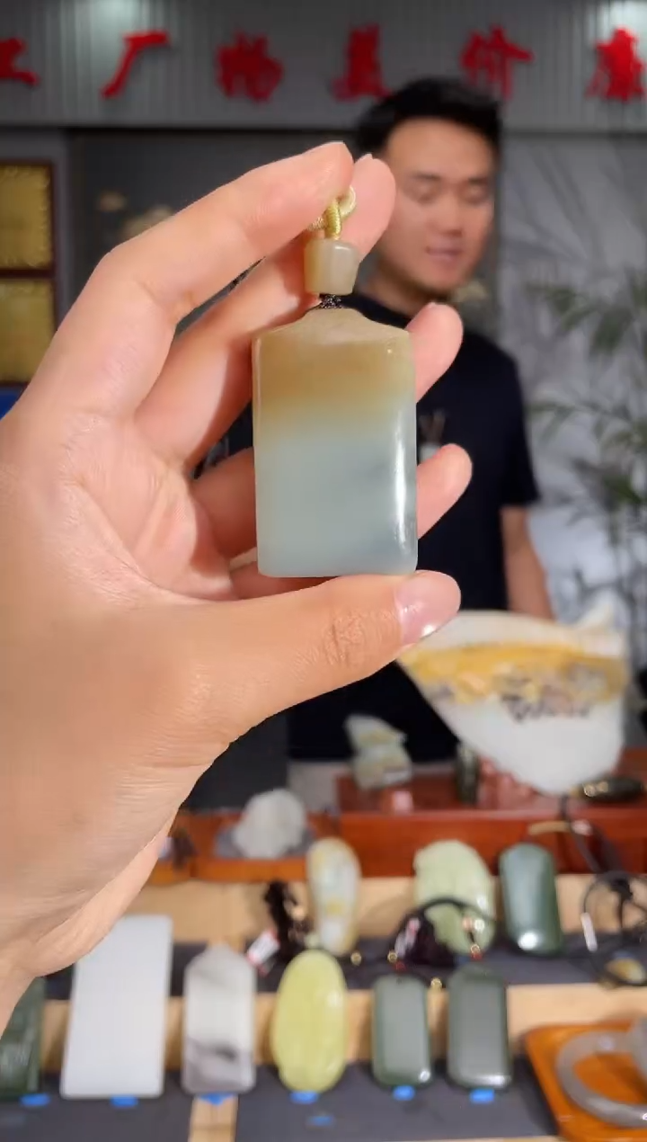 和田玉未镶嵌颈饰1