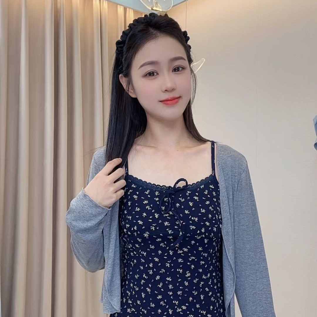 【芊朵 】温柔风减龄针织开衫百搭修身显瘦法式碎花吊带连衣裙套装