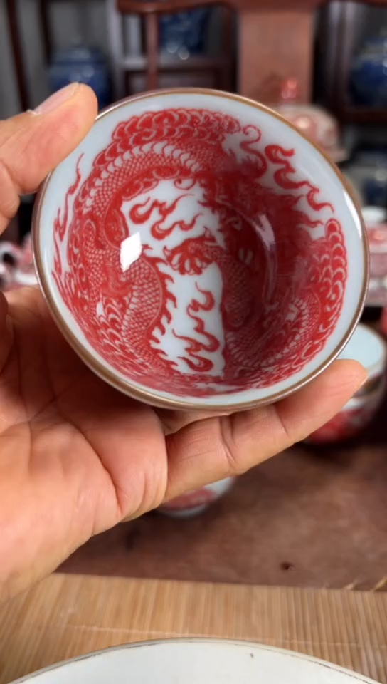 江****灯柴窑釉里红龙纹汝瓷杯杯瑕疵