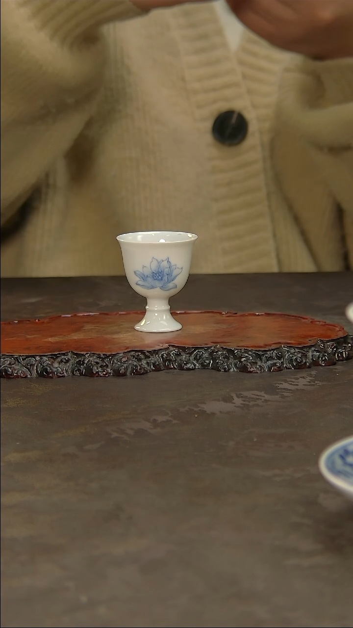 【闪购商品】青花手绘花卉主人杯！