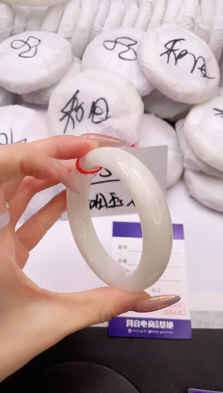 【闪购商品】和田玉手镯未镶嵌14K44-58