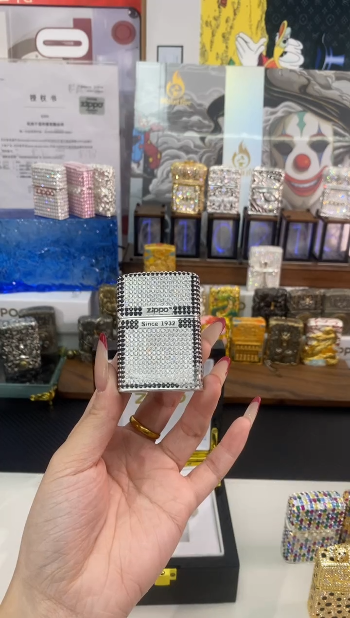 铜ZIPPO满钻黑雅士