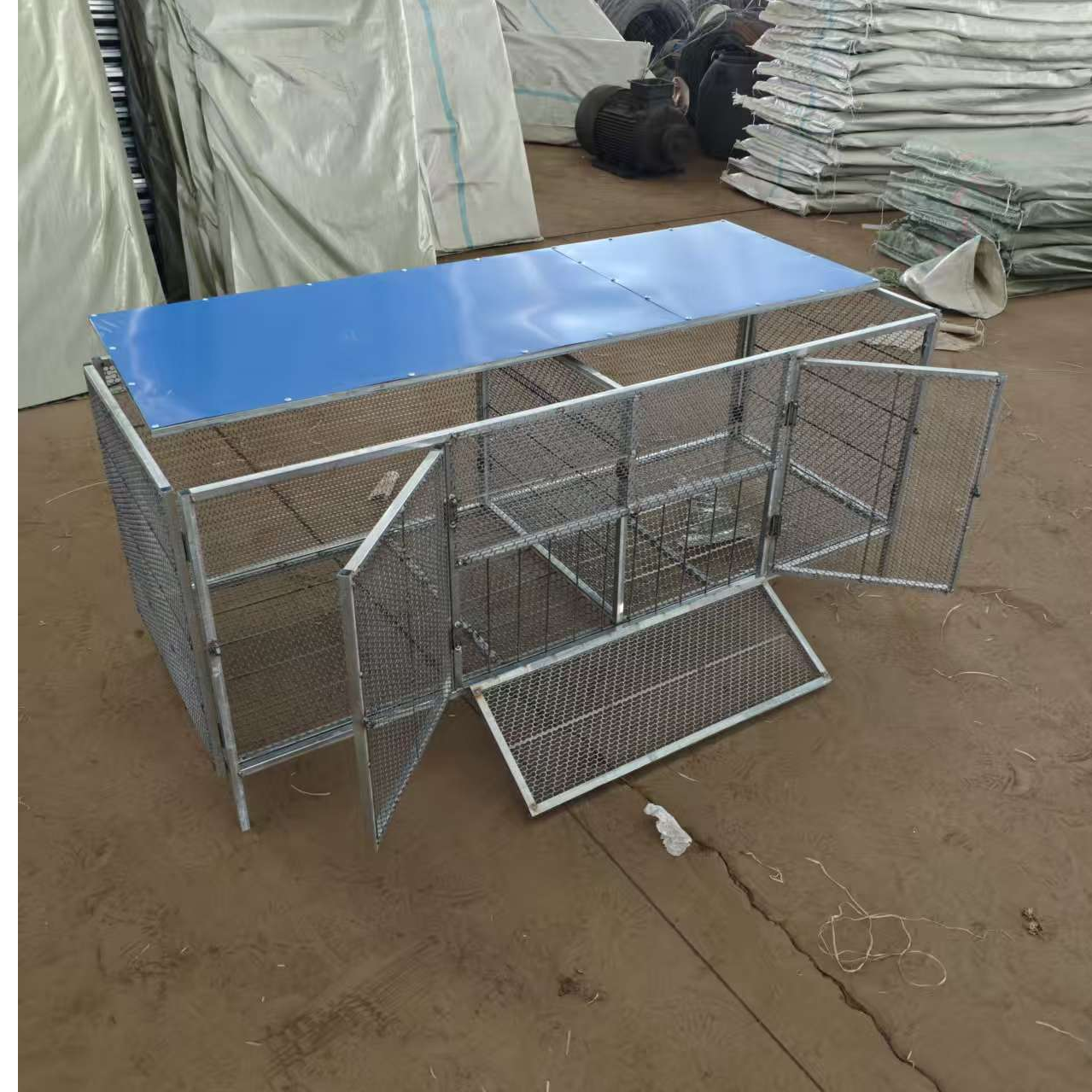 防雨盖伸头吃食双开中间隔断折叠款