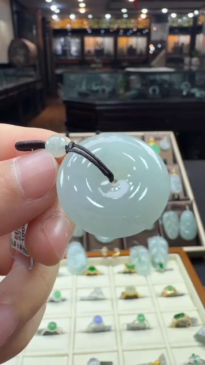 【闪购商品】翡翠颈饰未镶嵌平安扣