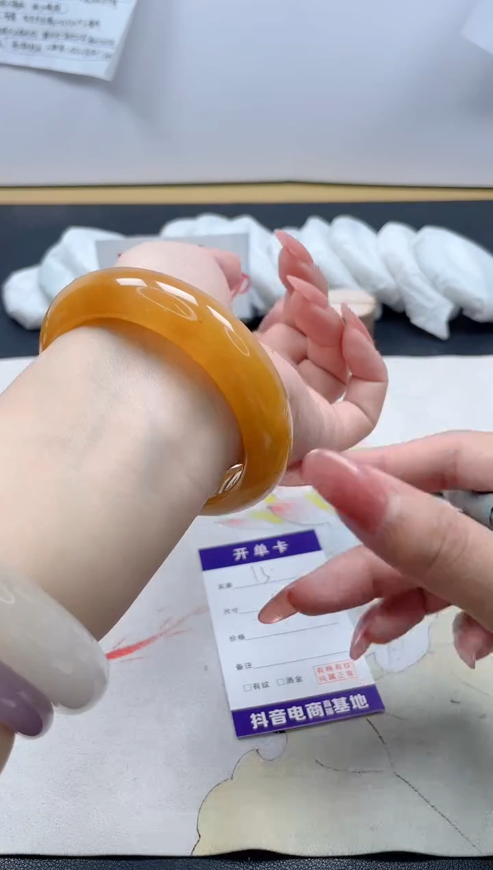 【闪购商品】石英质玉手镯未镶嵌13/59.2