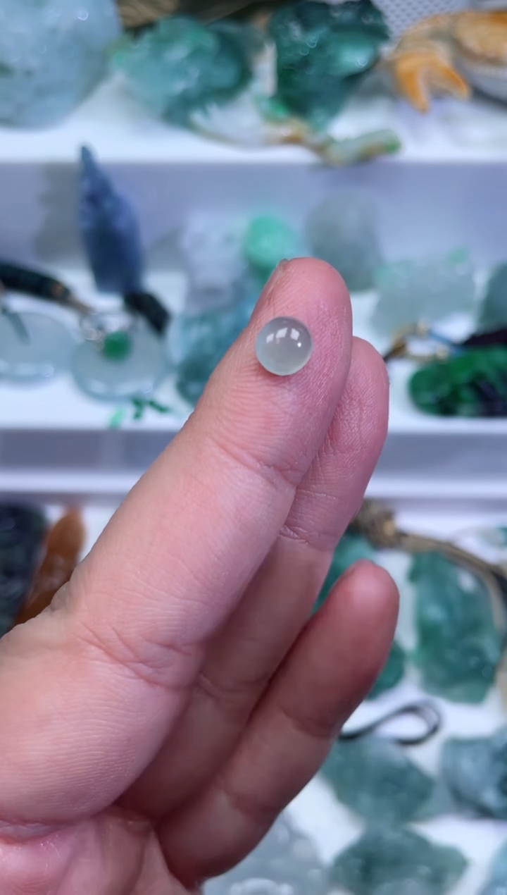 【闪购商品】翡翠颈饰未镶嵌蛋面