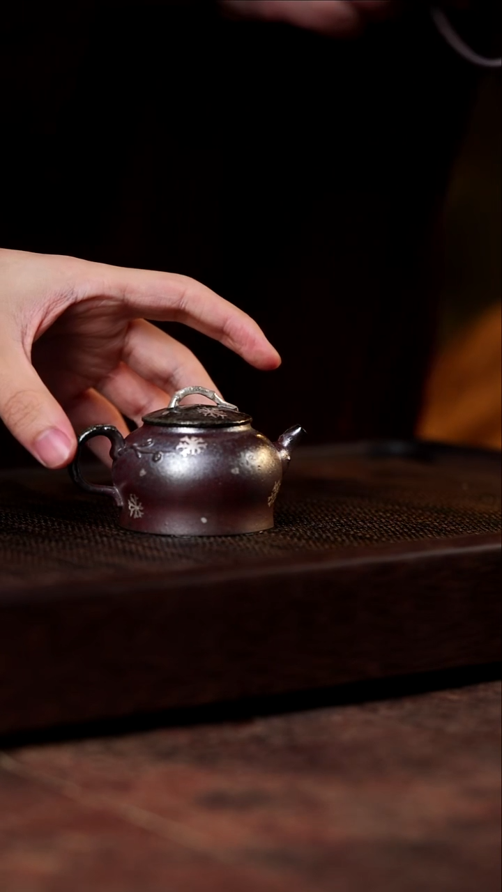 宜兴紫砂小叶紫檀木柴烧岁寒三友壶