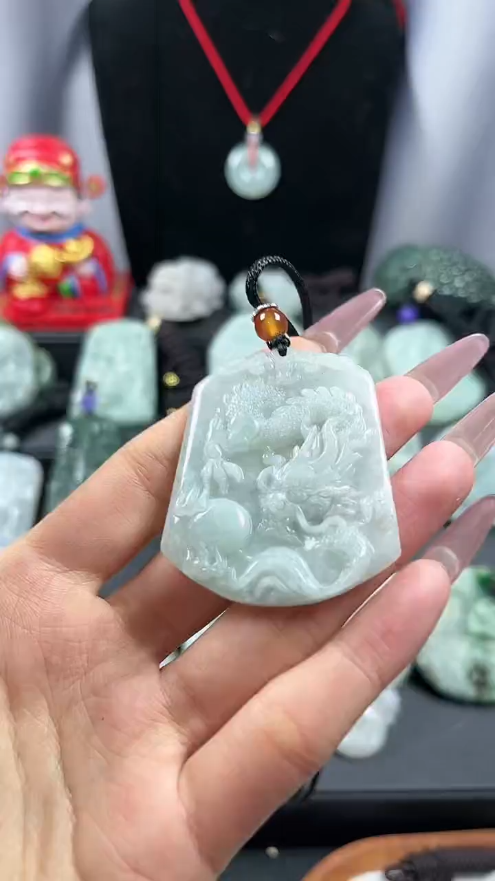 【闪购商品】翡翠颈饰未镶嵌龙牌