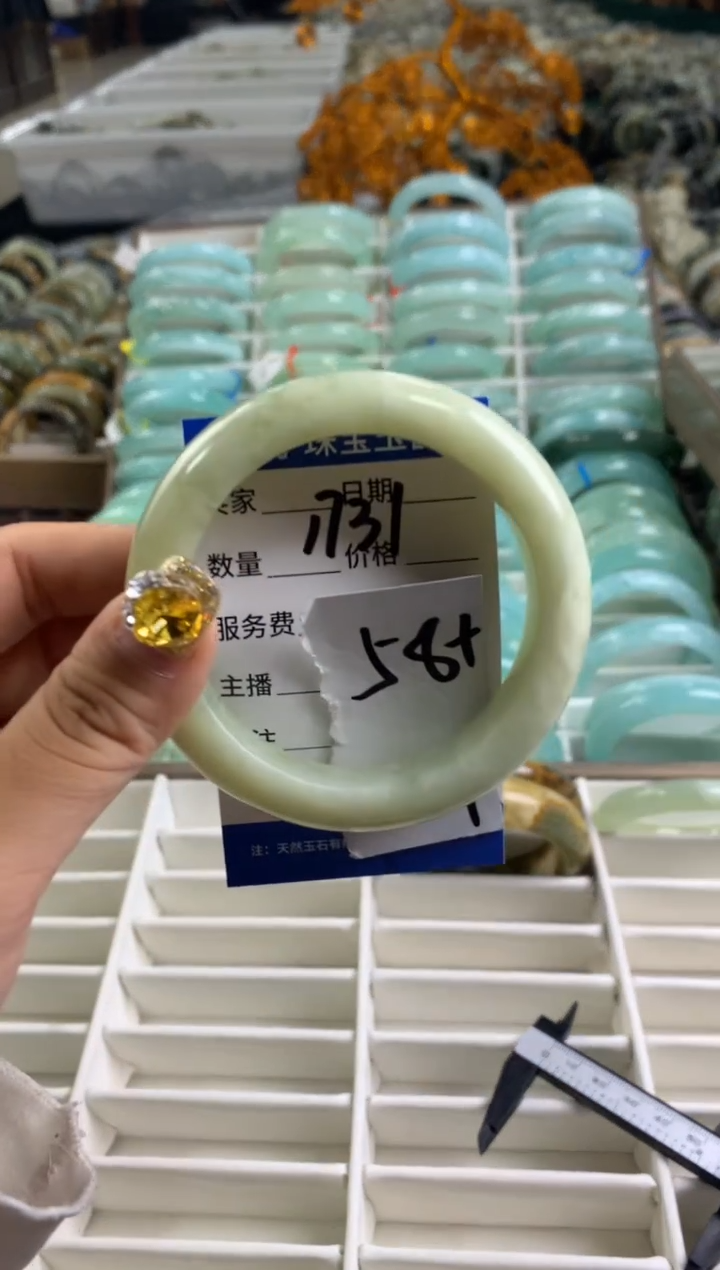 【闪购商品】蛇纹石玉手镯未镶嵌1731