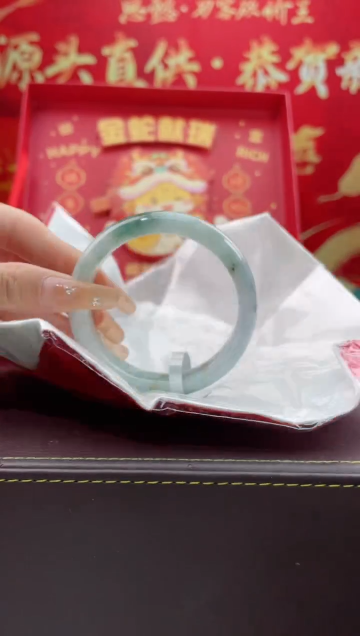 【闪购商品】翡翠手镯未镶嵌13翡翠手镯（微瑕）