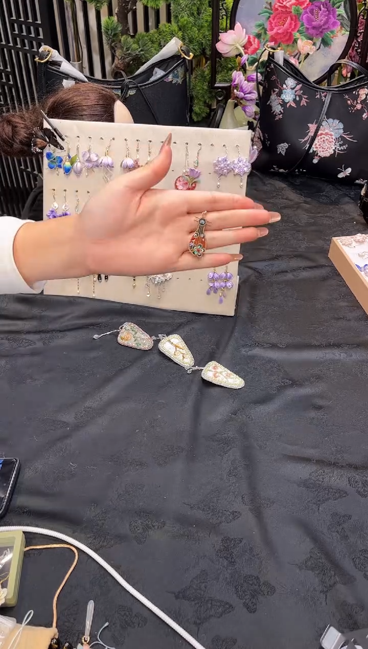 织绣快****物非遗苏绣手工饰品