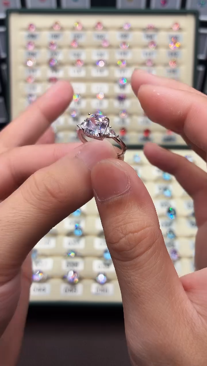 银S925镶嵌戒指绿柱石（摩根石）1111