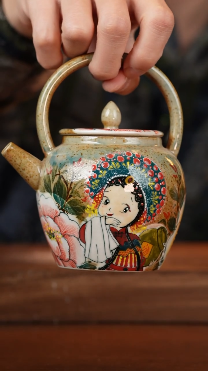 【闪购商品】杯手艺人手绘釉下彩异性器物