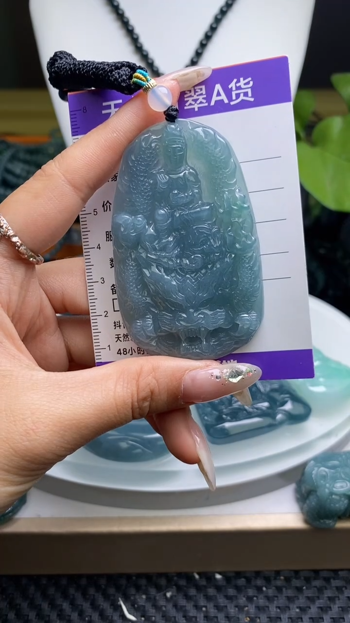 【闪购商品】翡翠未镶嵌颈饰         