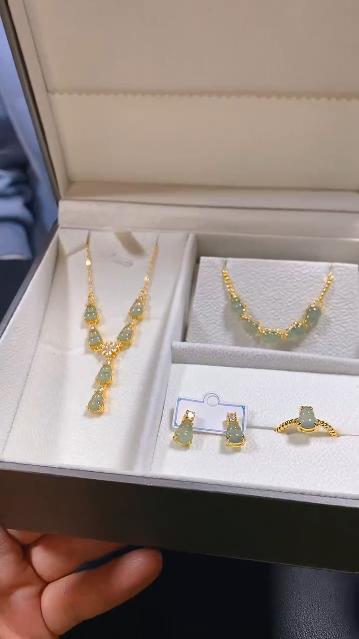 吊坠(赠链)未镶嵌翡翠多样性发一套盒