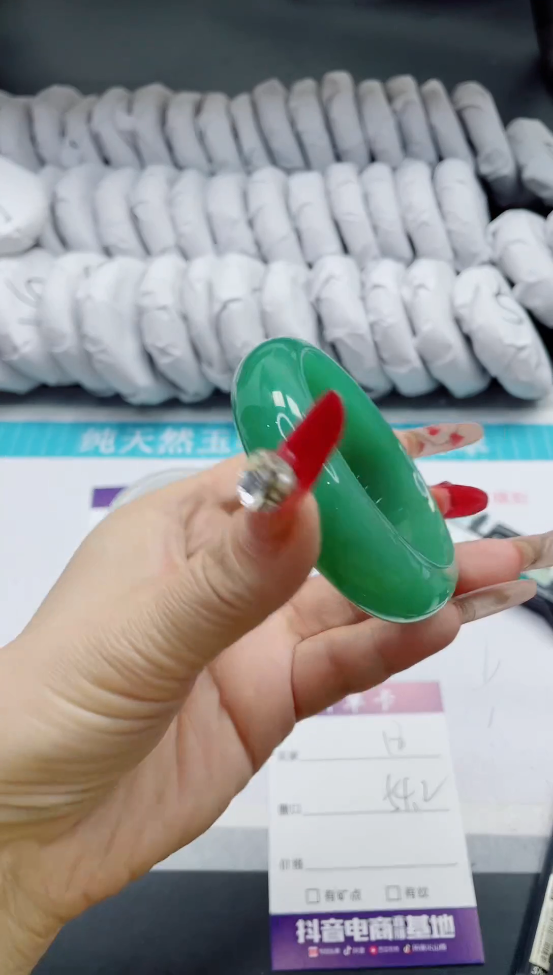 【闪购商品】石英质玉手镯未镶嵌18