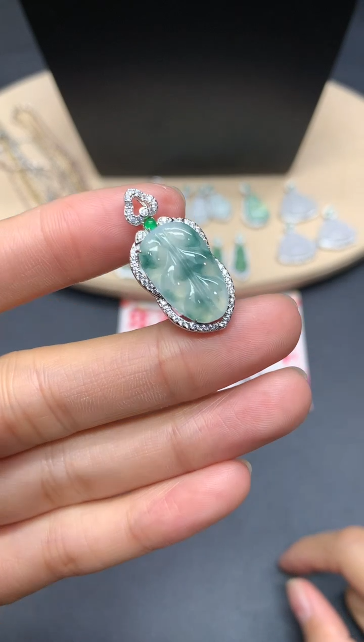 【闪购商品】翡翠吊坠(不含链)银S925镶嵌叶子【多样性发其一】