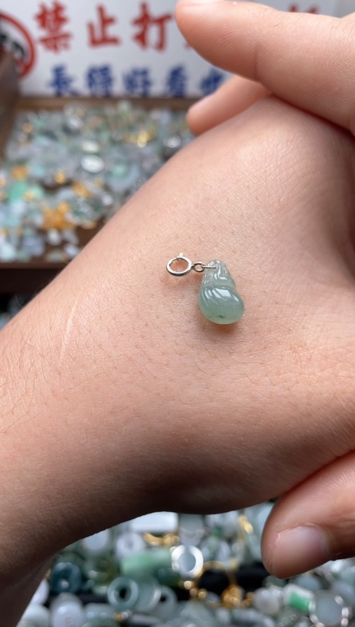 【闪购商品】翡翠颈饰未镶嵌哥哥