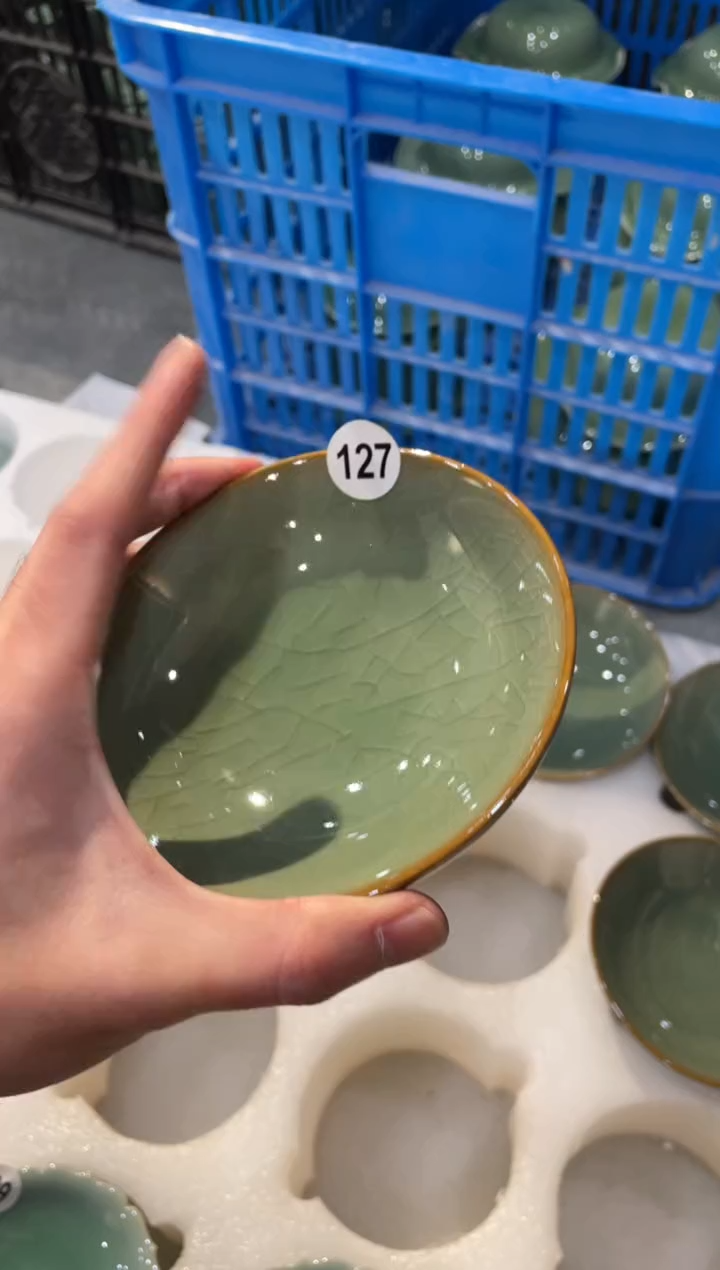 127窑承青瓷高足小盘