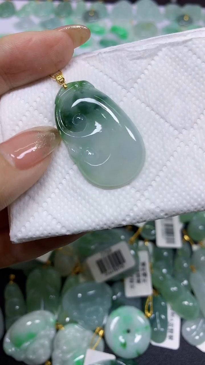 颈饰18K金镶嵌翡翠 天然翡翠A货