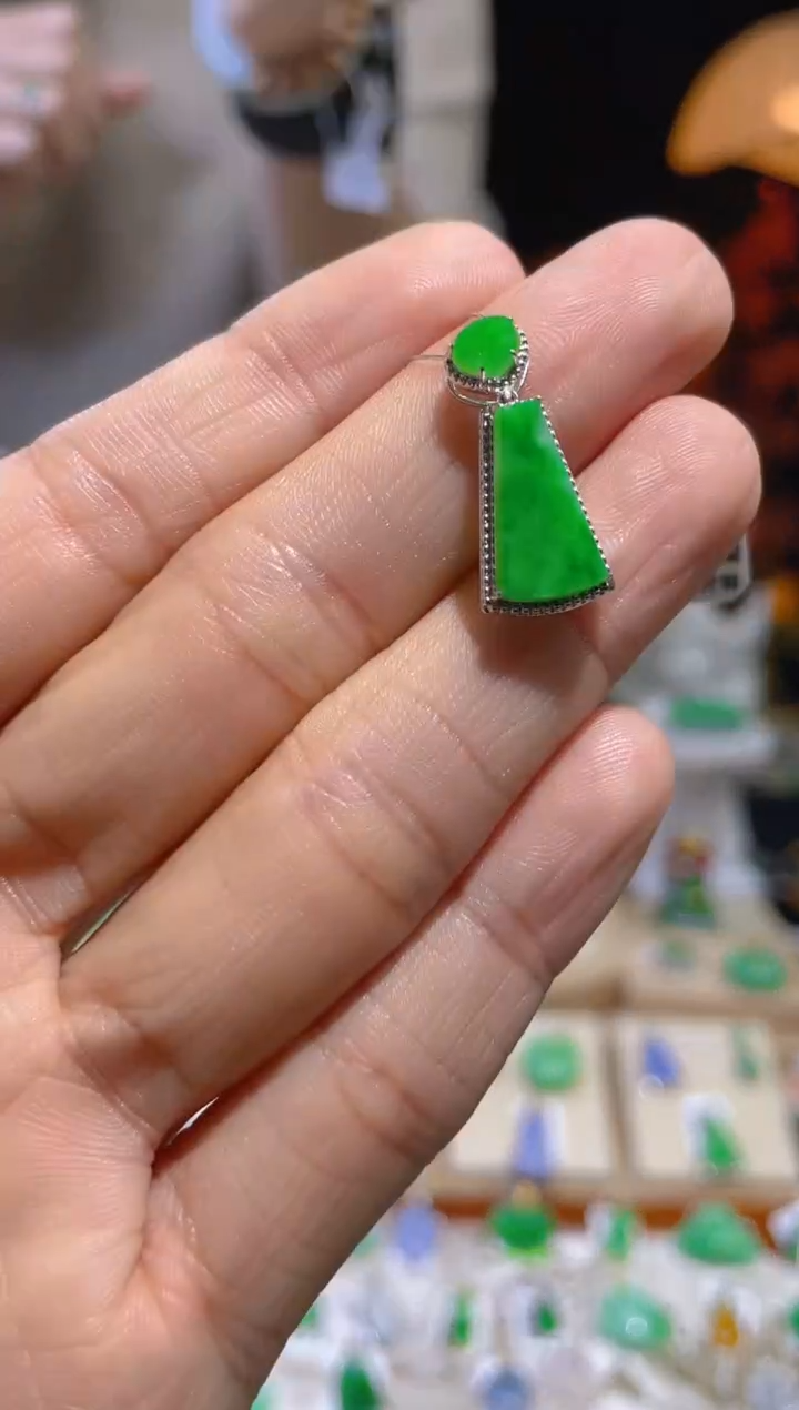 【闪购商品】翡翠颈饰18K金镶嵌假一赔三