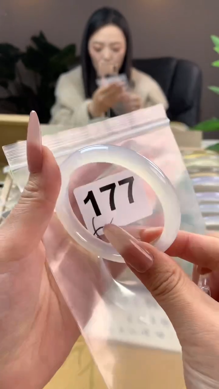 【闪购商品】玛瑙/玉髓手镯未镶嵌177