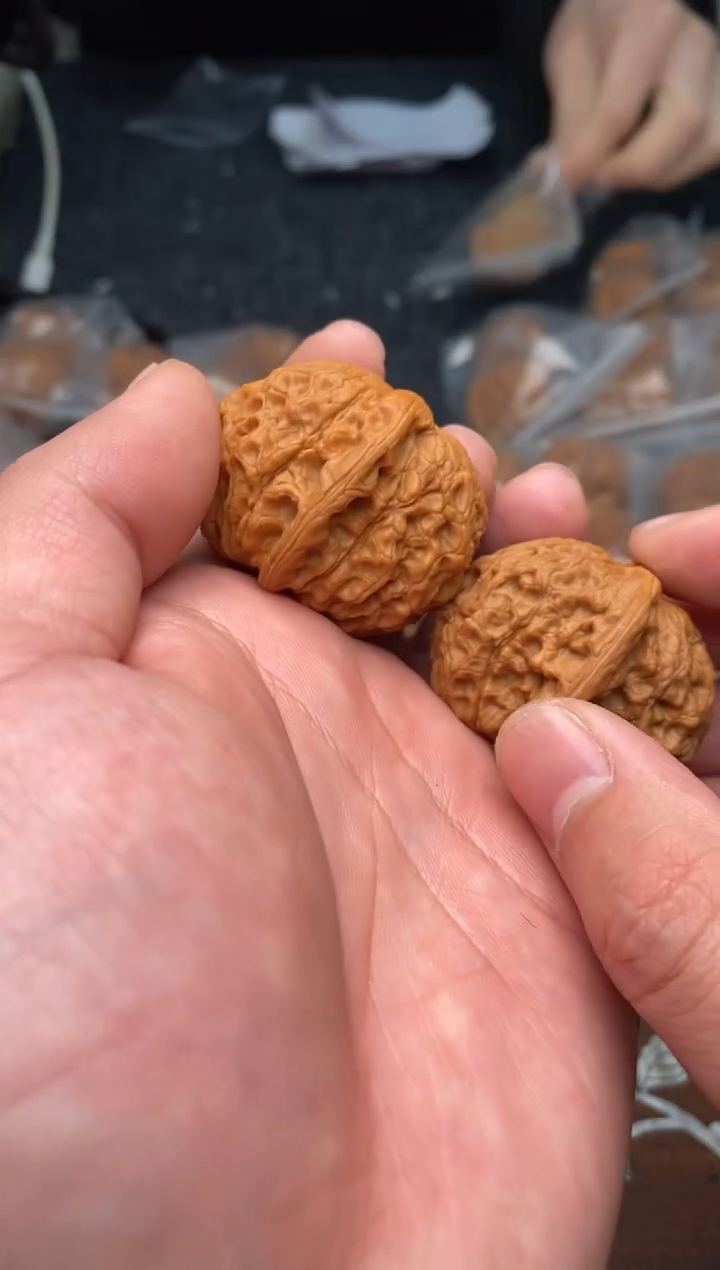 【闪购商品】文玩核桃把件G133号38尺血麒麟