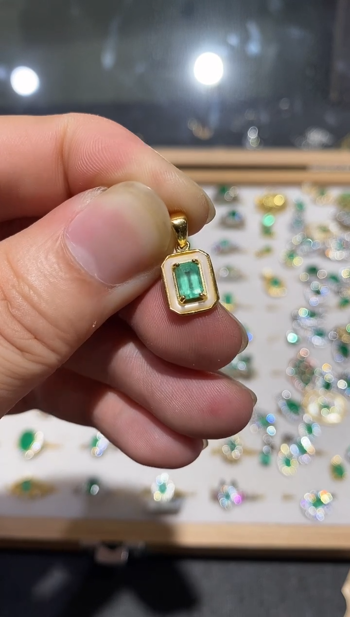 颈饰银S925镶嵌祖母绿吊坠