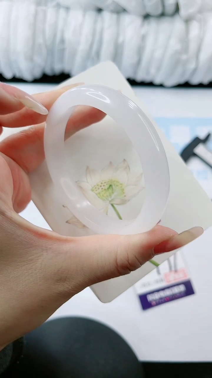 【闪购商品】石英质玉手镯未镶嵌多样性发货V797