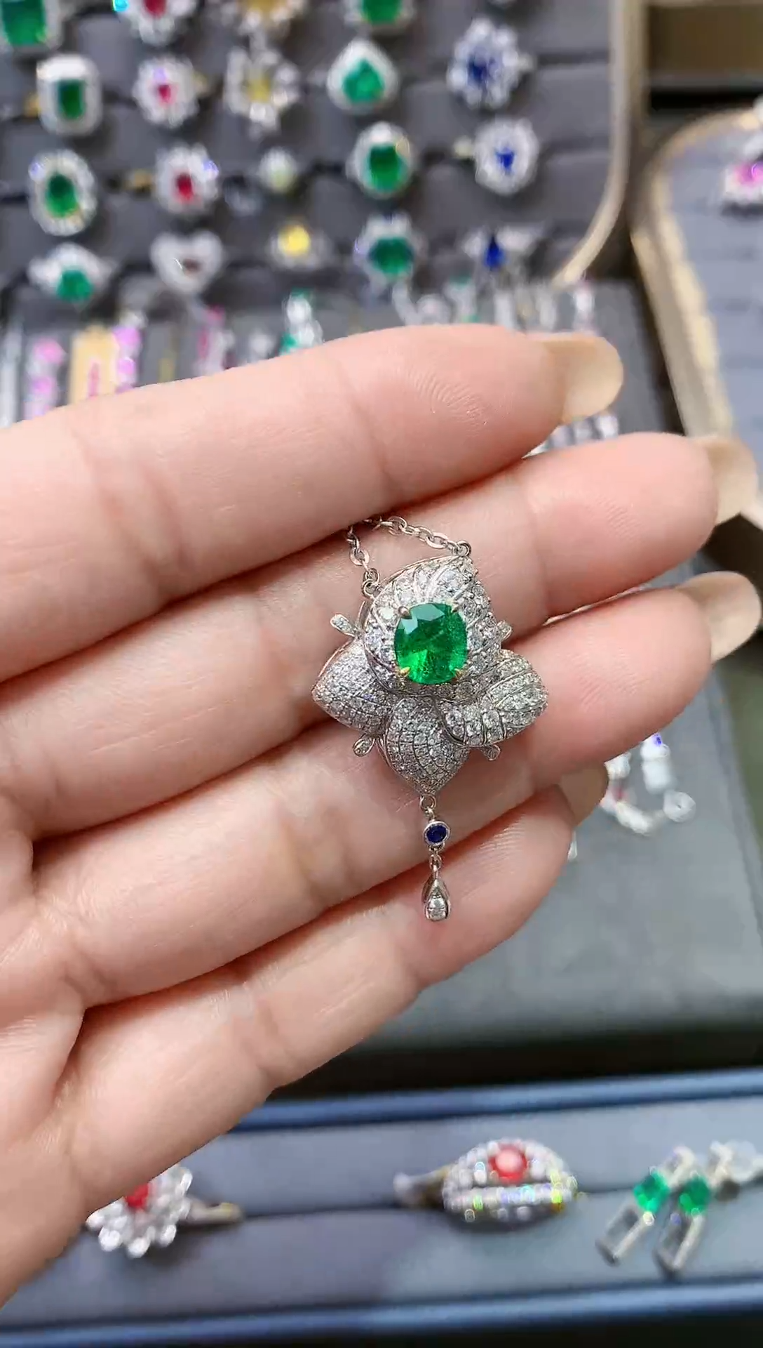 【闪购商品】祖母绿项链18K金镶嵌1