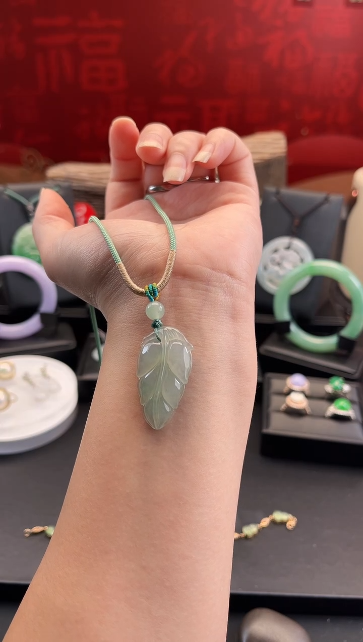 翡翠未镶嵌颈饰吊坠