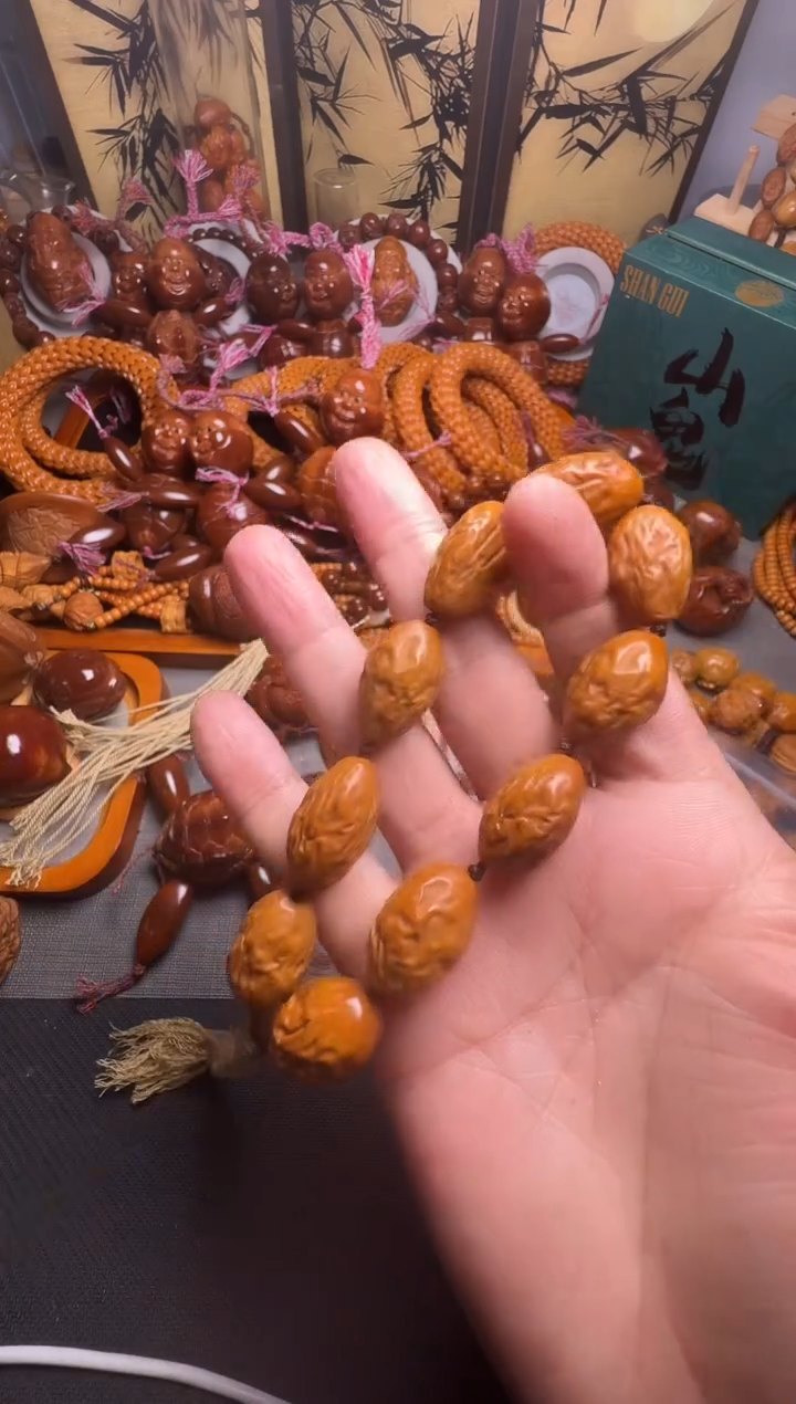 手串橄榄核大枣一串