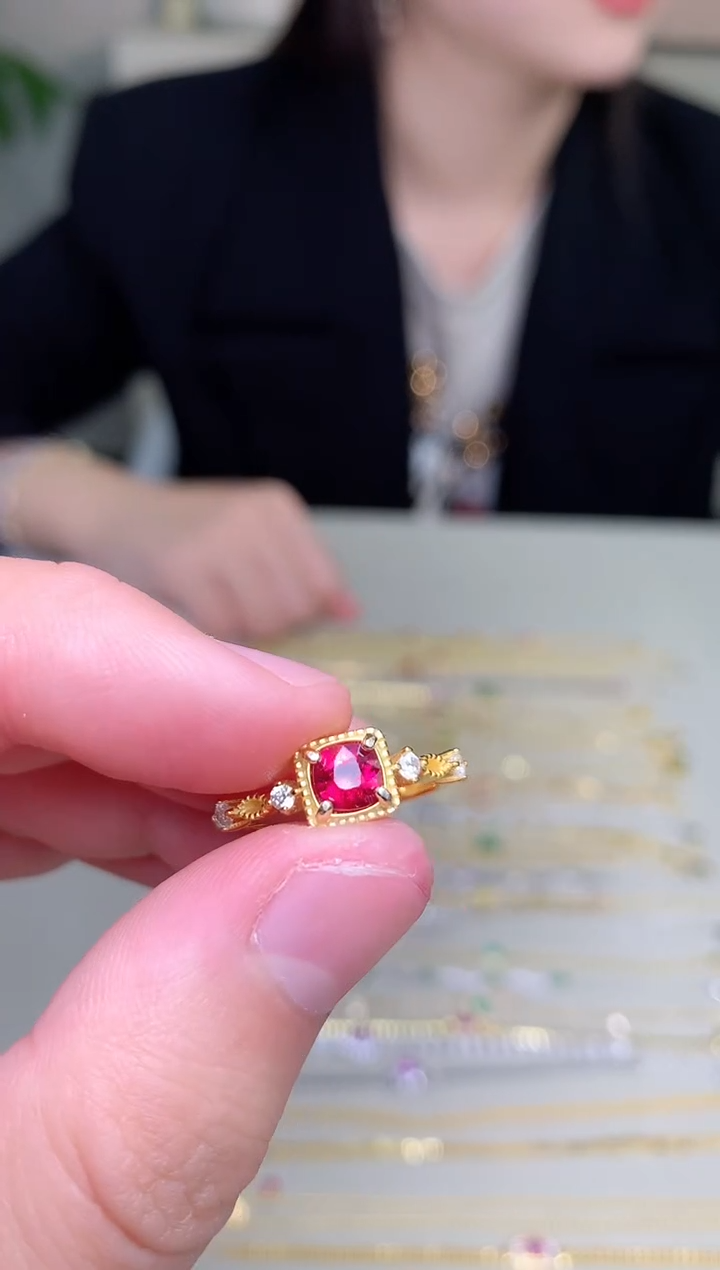 银S925镶嵌戒指尖晶石戒指