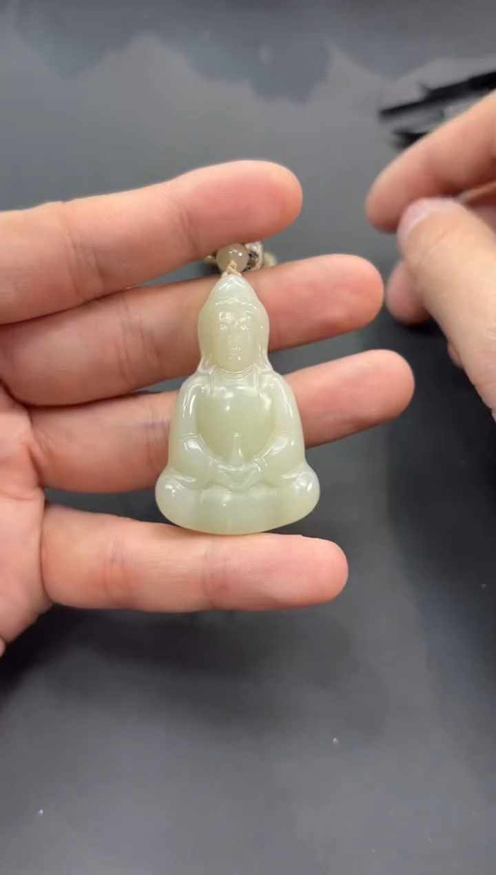 【闪购商品】和田玉吊坠(赠链)未镶嵌且末微色差迪克兰吊坠