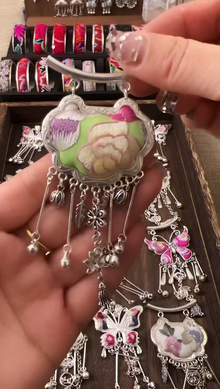 【闪购商品】织绣民族风老绣饰品313