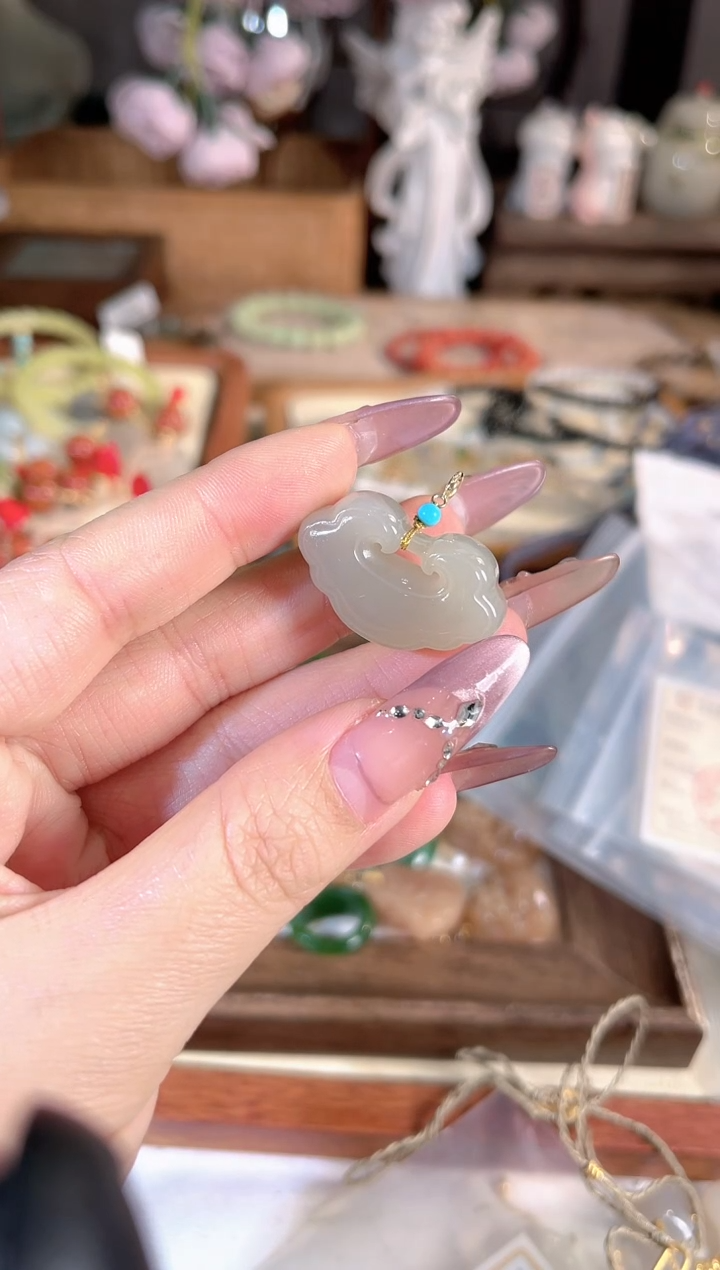 吊坠(不含链)18K金镶嵌和田玉多样性发其一孤品默认微瑕