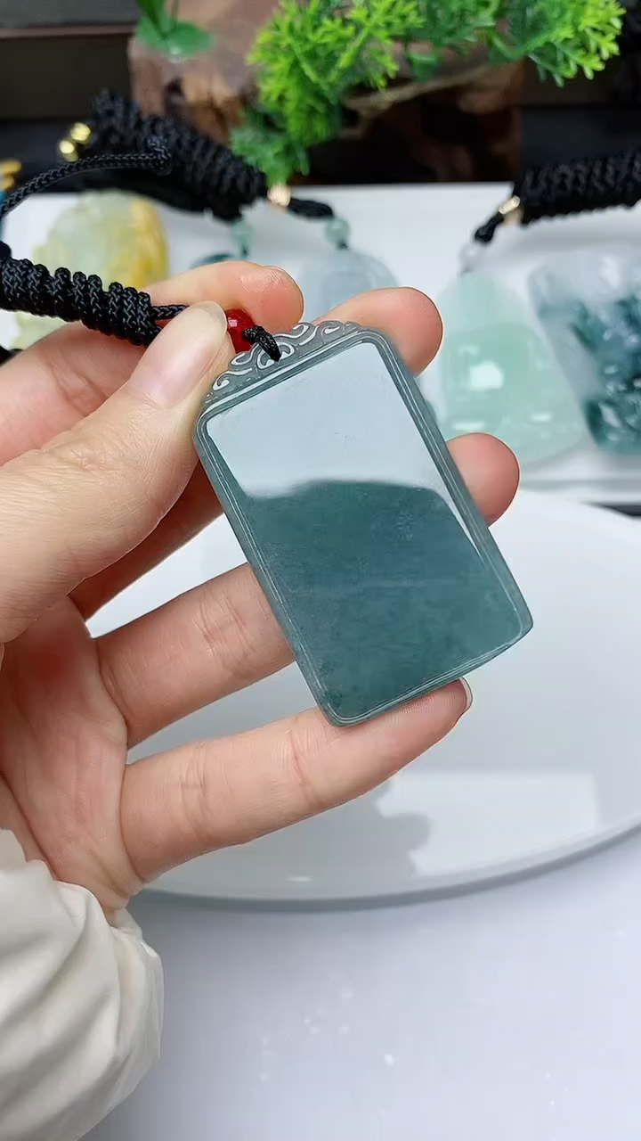 【闪购商品】翡翠颈饰未镶嵌        