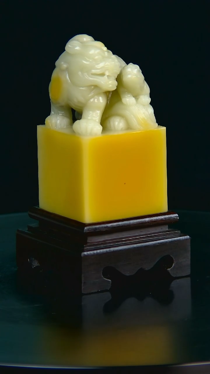 青田石九索菜花黄太狮少狮钮4.1*7.8