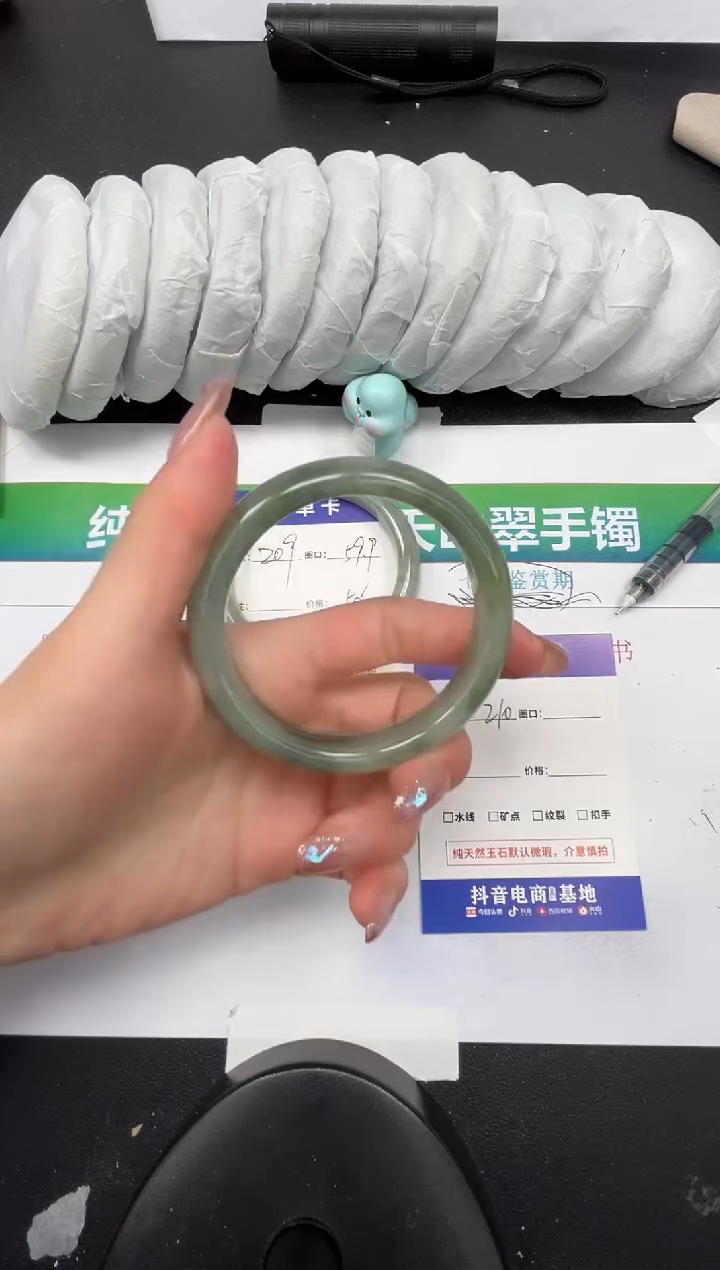 【闪购商品】石英质玉手镯未镶嵌210-57.1