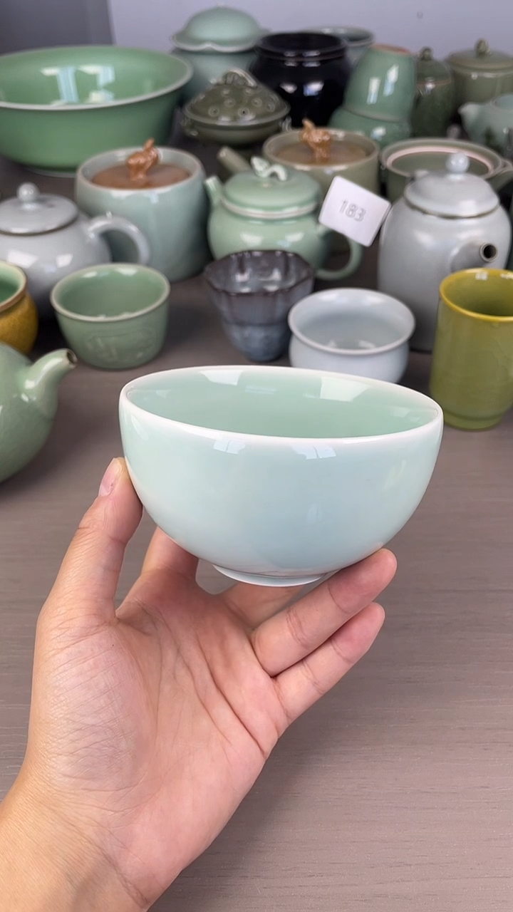龙泉青瓷仓储放漏微瑕饭碗